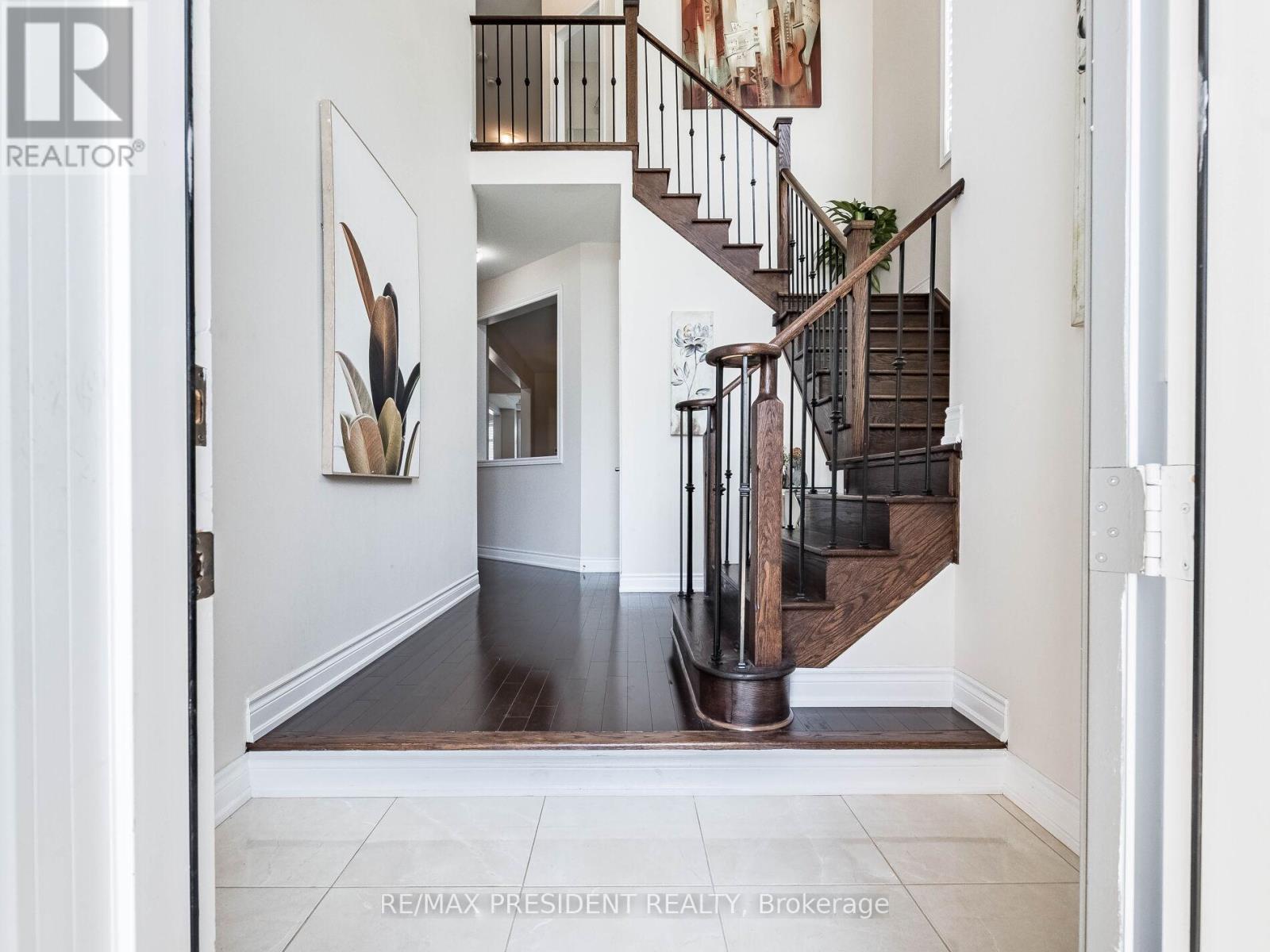 16 Monarch Drive, Halton Hills (Georgetown), Ontario  L7G 0M6 - Photo 4 - W12967696