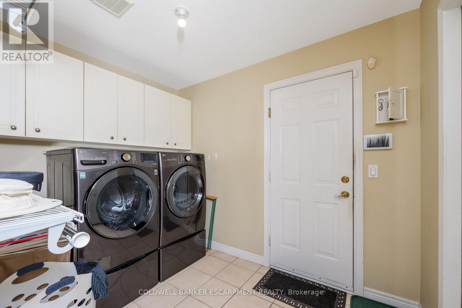 3 Morgan Drive, Halton Hills (Rural Halton Hills), Ontario  L7J 2L7 - Photo 16 - W12968544