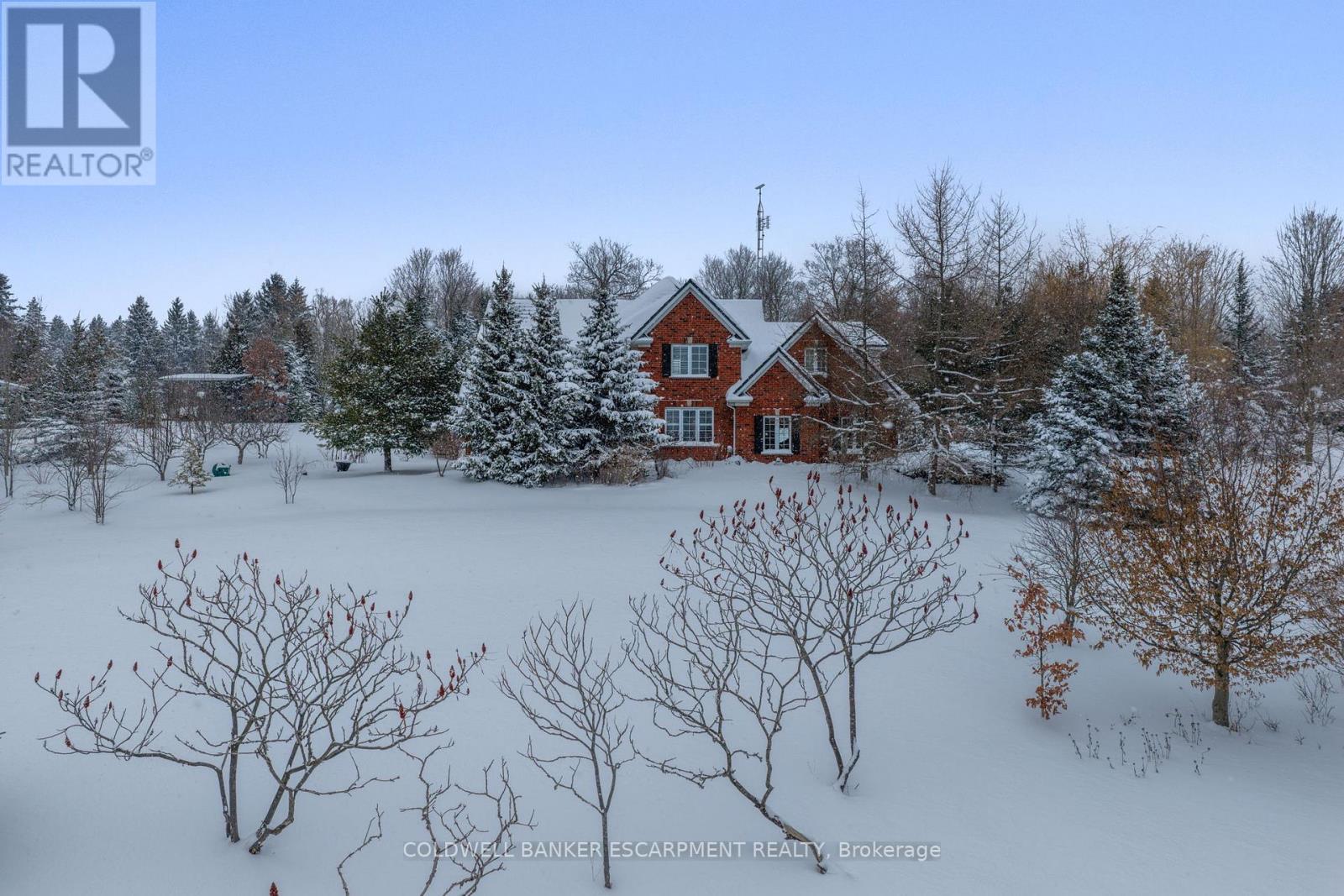 3 Morgan Drive, Halton Hills (Rural Halton Hills), Ontario  L7J 2L7 - Photo 2 - W12968544