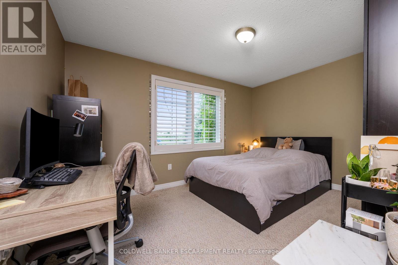 3 Morgan Drive, Halton Hills (Rural Halton Hills), Ontario  L7J 2L7 - Photo 33 - W12968544