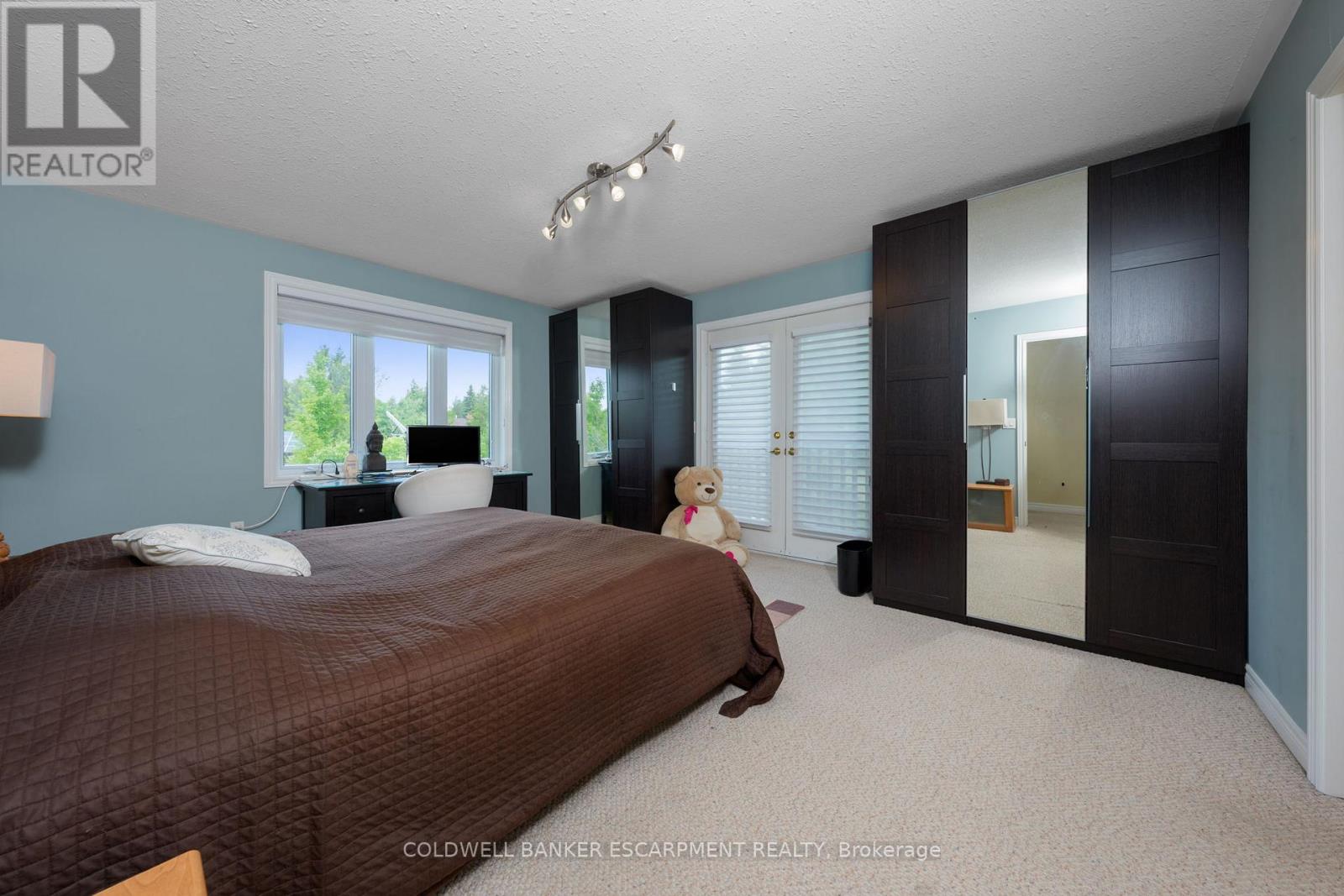 3 Morgan Drive, Halton Hills (Rural Halton Hills), Ontario  L7J 2L7 - Photo 35 - W12968544