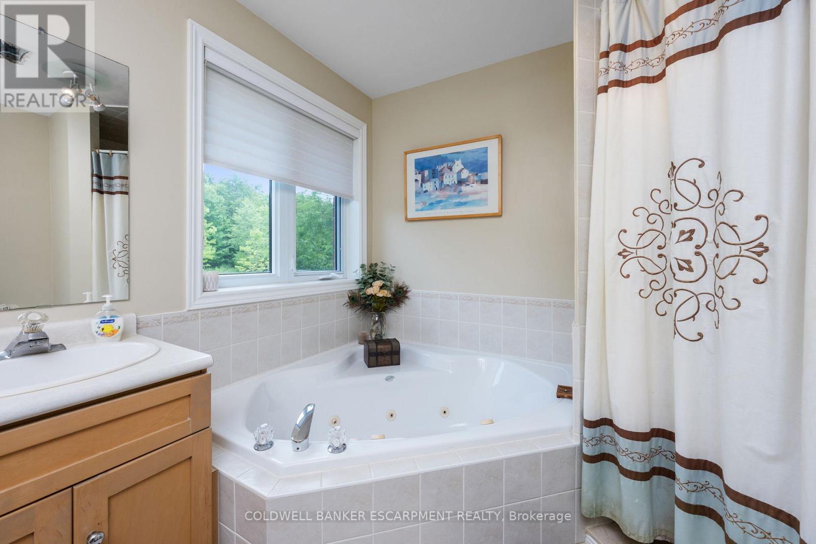 3 Morgan Drive, Halton Hills (Rural Halton Hills), Ontario  L7J 2L7 - Photo 37 - W12968544