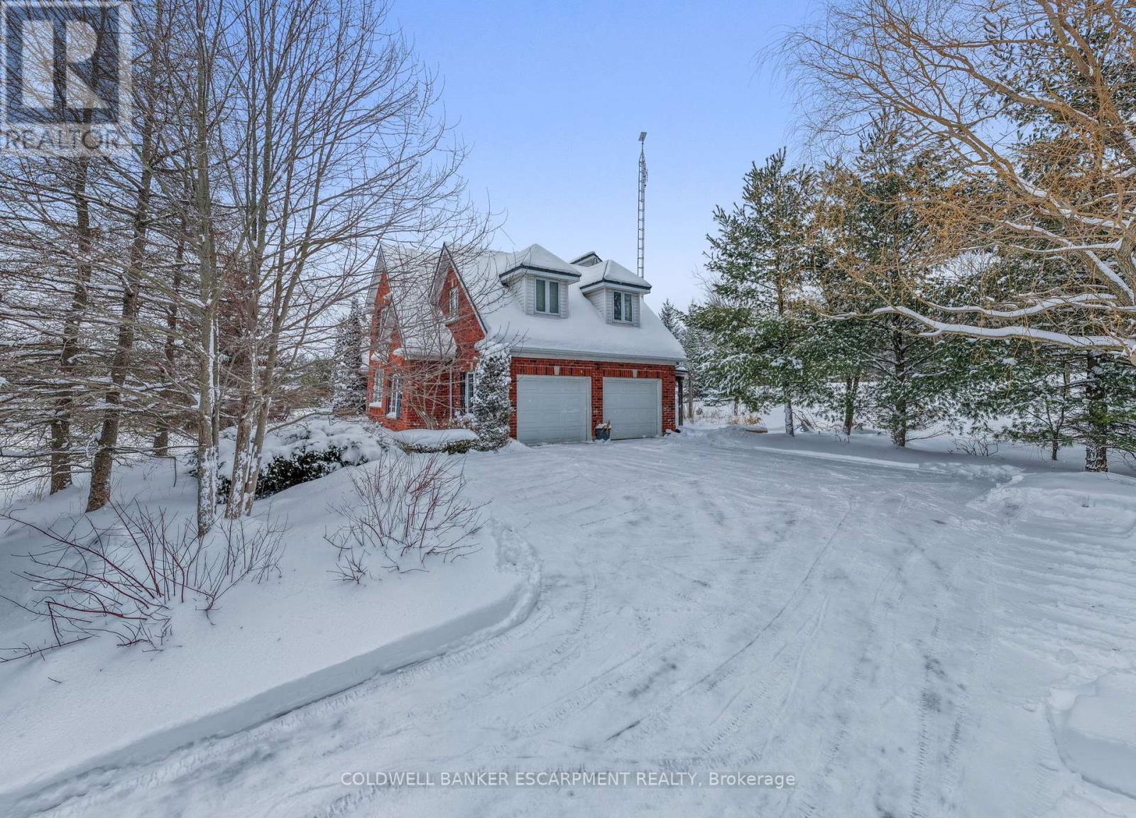 3 Morgan Drive, Halton Hills (Rural Halton Hills), Ontario  L7J 2L7 - Photo 4 - W12968544