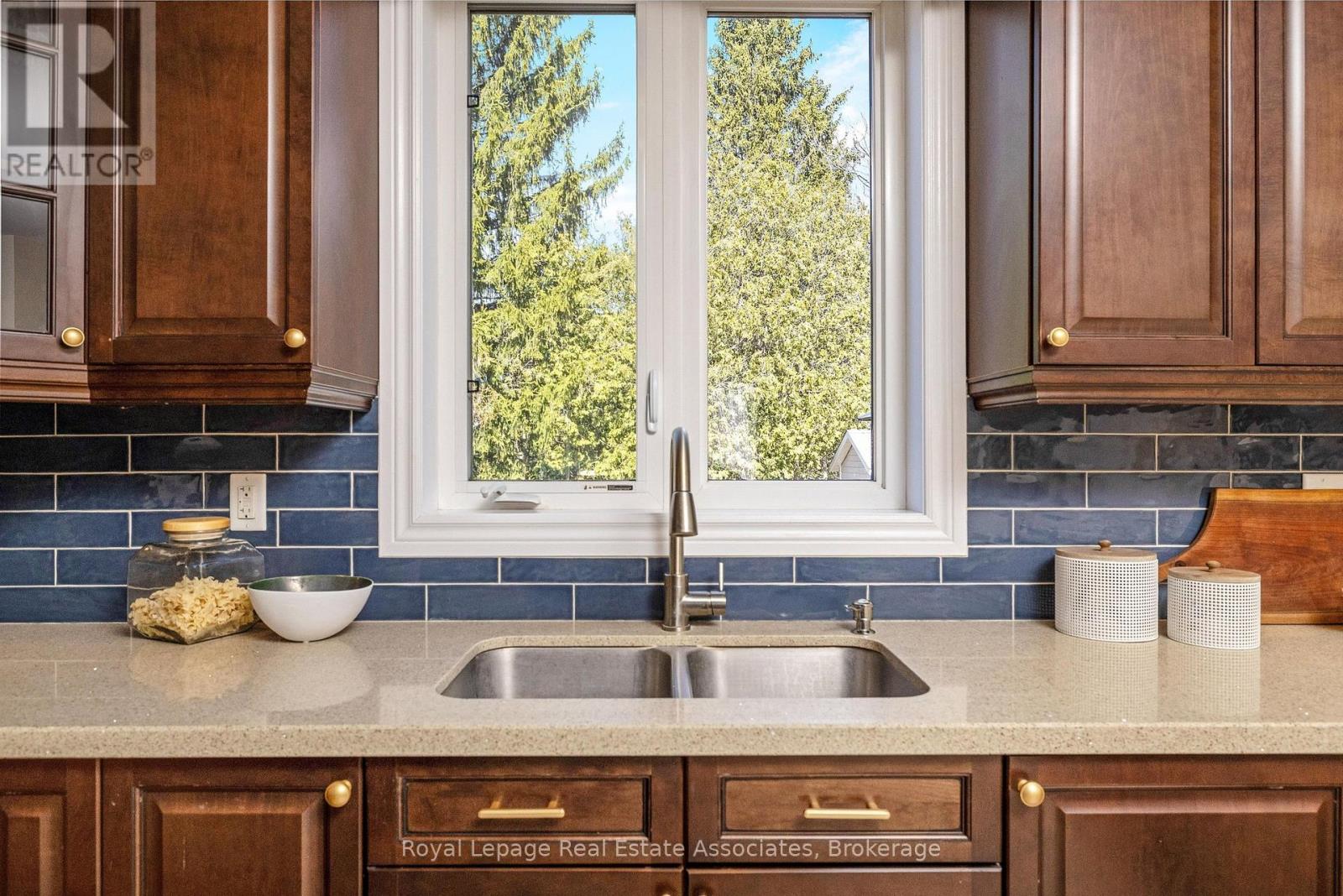 3 Beaver Street, Halton Hills (Glen Williams), Ontario  L7G 3P4 - Photo 13 - W12970110