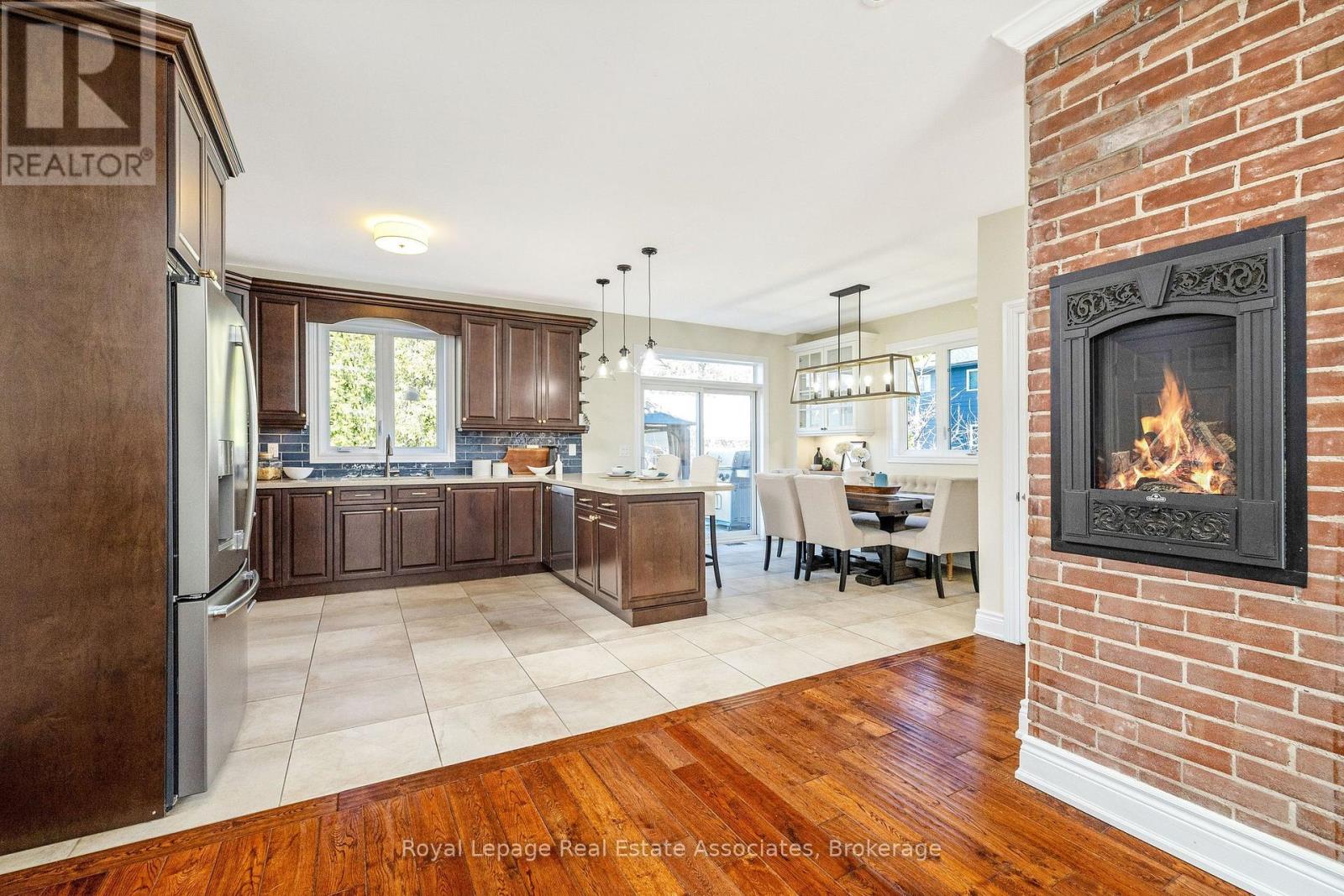 3 Beaver Street, Halton Hills (Glen Williams), Ontario  L7G 3P4 - Photo 9 - W12970110