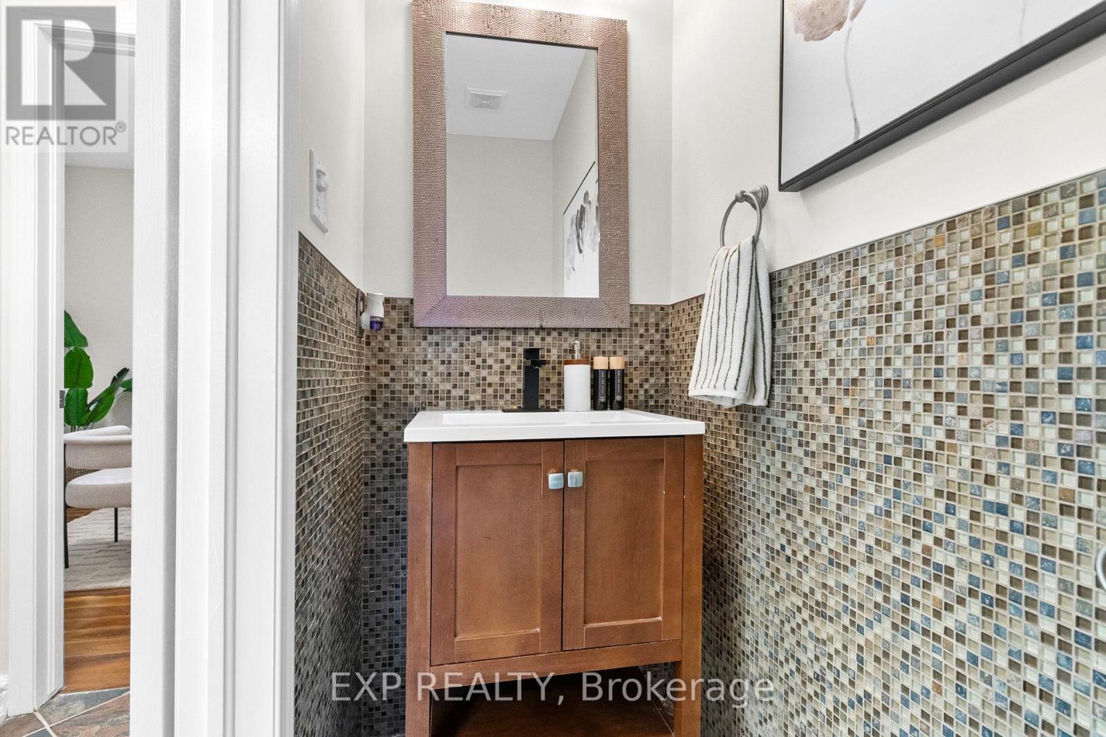 106 Arborglen Drive, Halton Hills (Georgetown), Ontario  L7G 6L4 - Photo 11 - W12970752