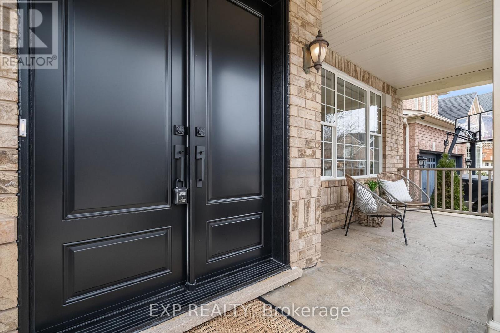 106 Arborglen Drive, Halton Hills (Georgetown), Ontario  L7G 6L4 - Photo 2 - W12970752