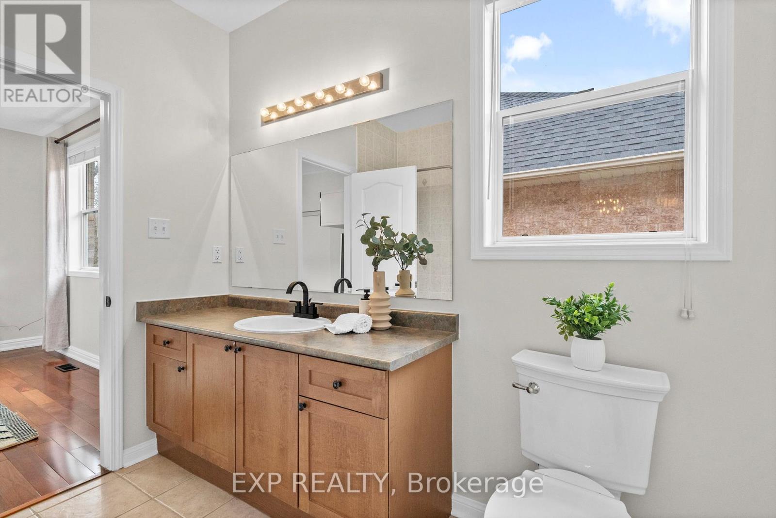 106 Arborglen Drive, Halton Hills (Georgetown), Ontario  L7G 6L4 - Photo 25 - W12970752