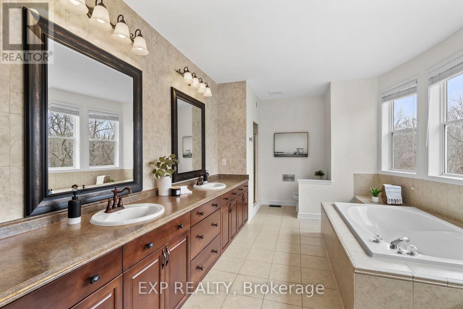 106 Arborglen Drive, Halton Hills (Georgetown), Ontario  L7G 6L4 - Photo 34 - W12970752