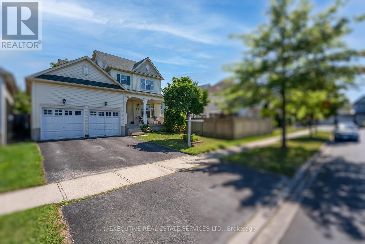 39 Hurst Street, Halton Hills (Ac Acton), Ontario  L7J 2Z8 - Photo 8 - W12971044