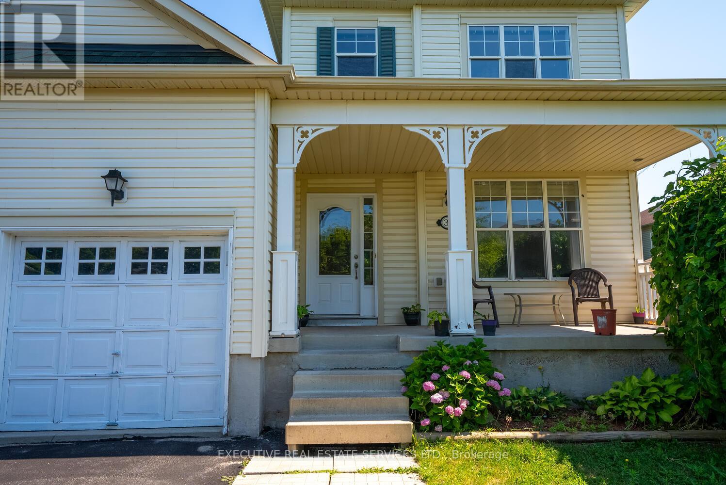 39 Hurst Street, Halton Hills (Ac Acton), Ontario  L7J 2Z8 - Photo 9 - W12971044