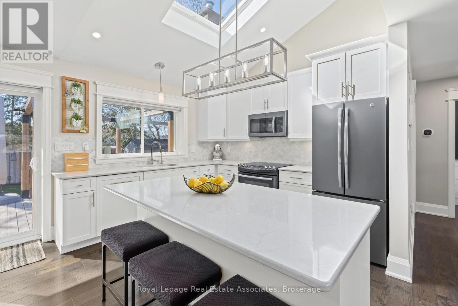 24 Stevens Crescent, Halton Hills (Georgetown), Ontario  L7G 1B6 - Photo 11 - W12971126