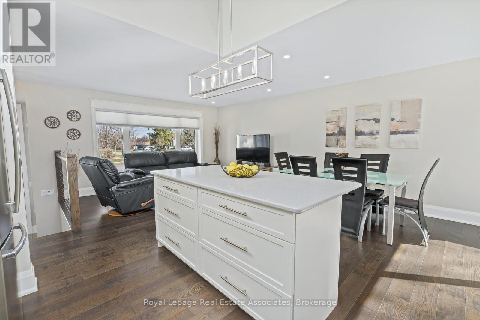 24 Stevens Crescent, Halton Hills (Georgetown), Ontario  L7G 1B6 - Photo 14 - W12971126