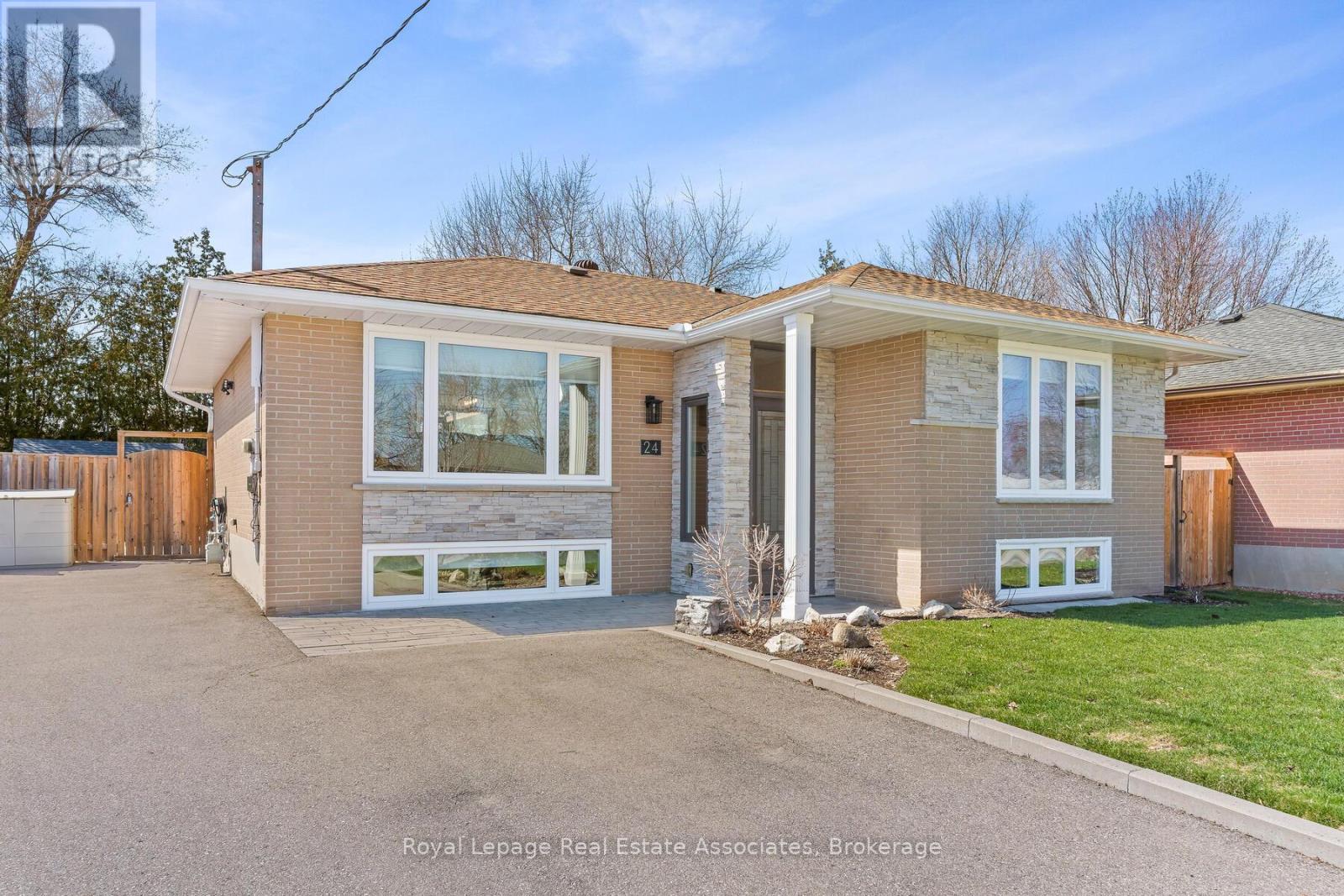 24 Stevens Crescent, Halton Hills (Georgetown), Ontario  L7G 1B6 - Photo 4 - W12971126