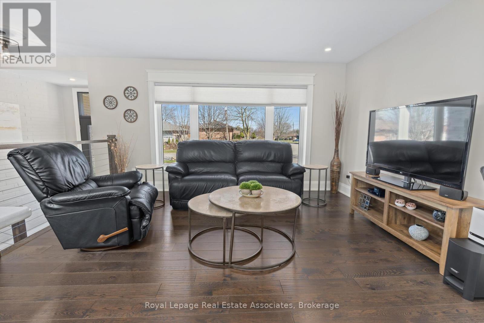 24 Stevens Crescent, Halton Hills (Georgetown), Ontario  L7G 1B6 - Photo 7 - W12971126