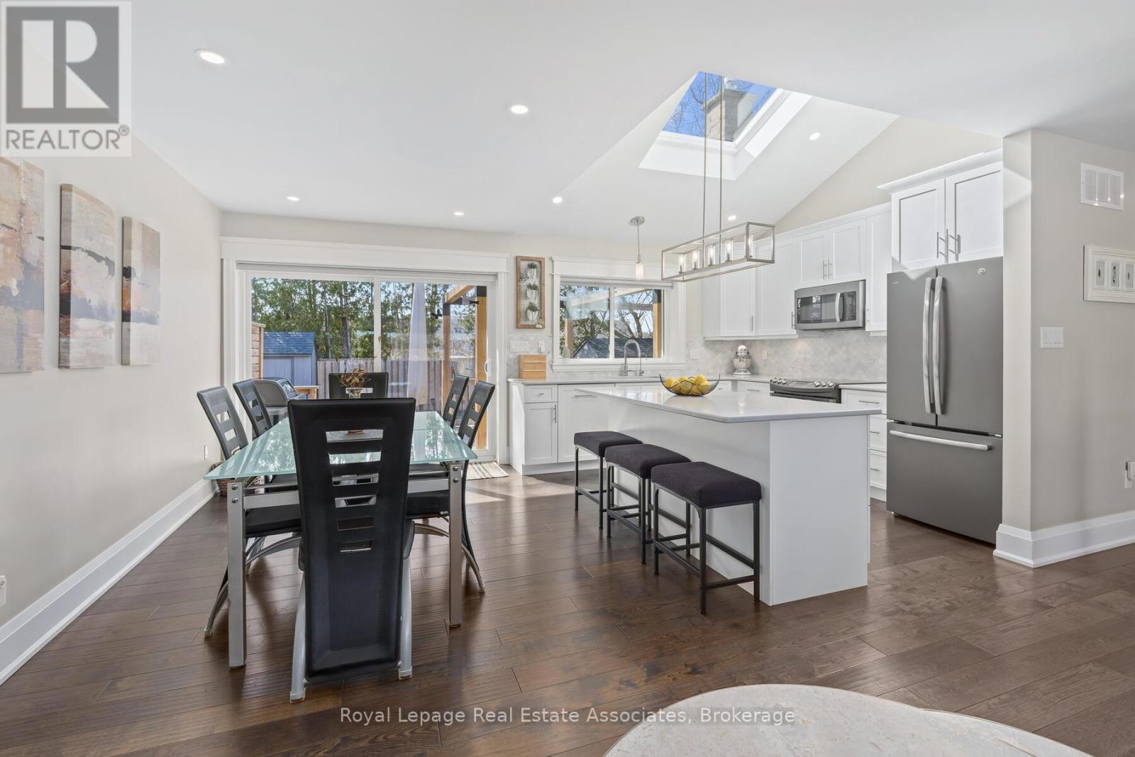 24 Stevens Crescent, Halton Hills (Georgetown), Ontario  L7G 1B6 - Photo 9 - W12971126