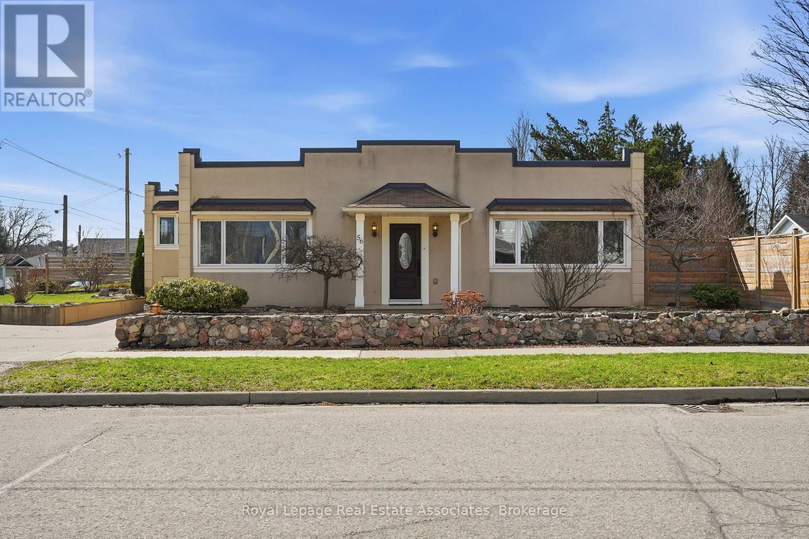 56 King Street, Halton Hills (Georgetown), Ontario  L7G 2G4 - Photo 2 - W12971148