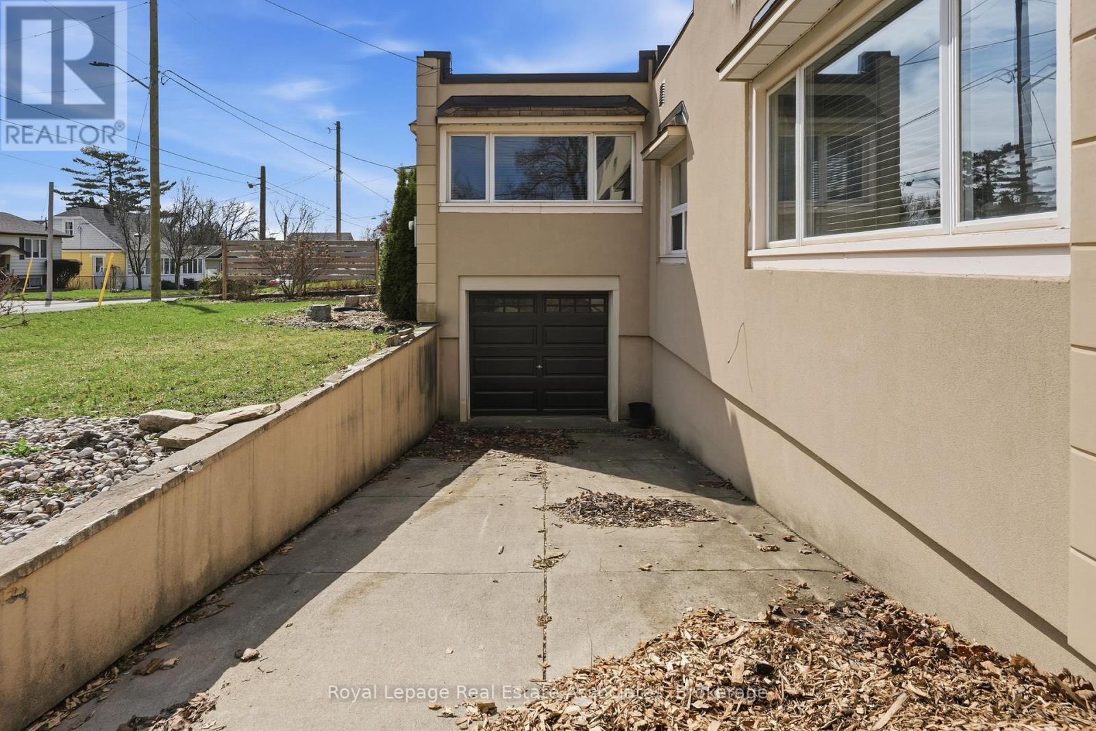 56 King Street, Halton Hills (Georgetown), Ontario  L7G 2G4 - Photo 37 - W12971148