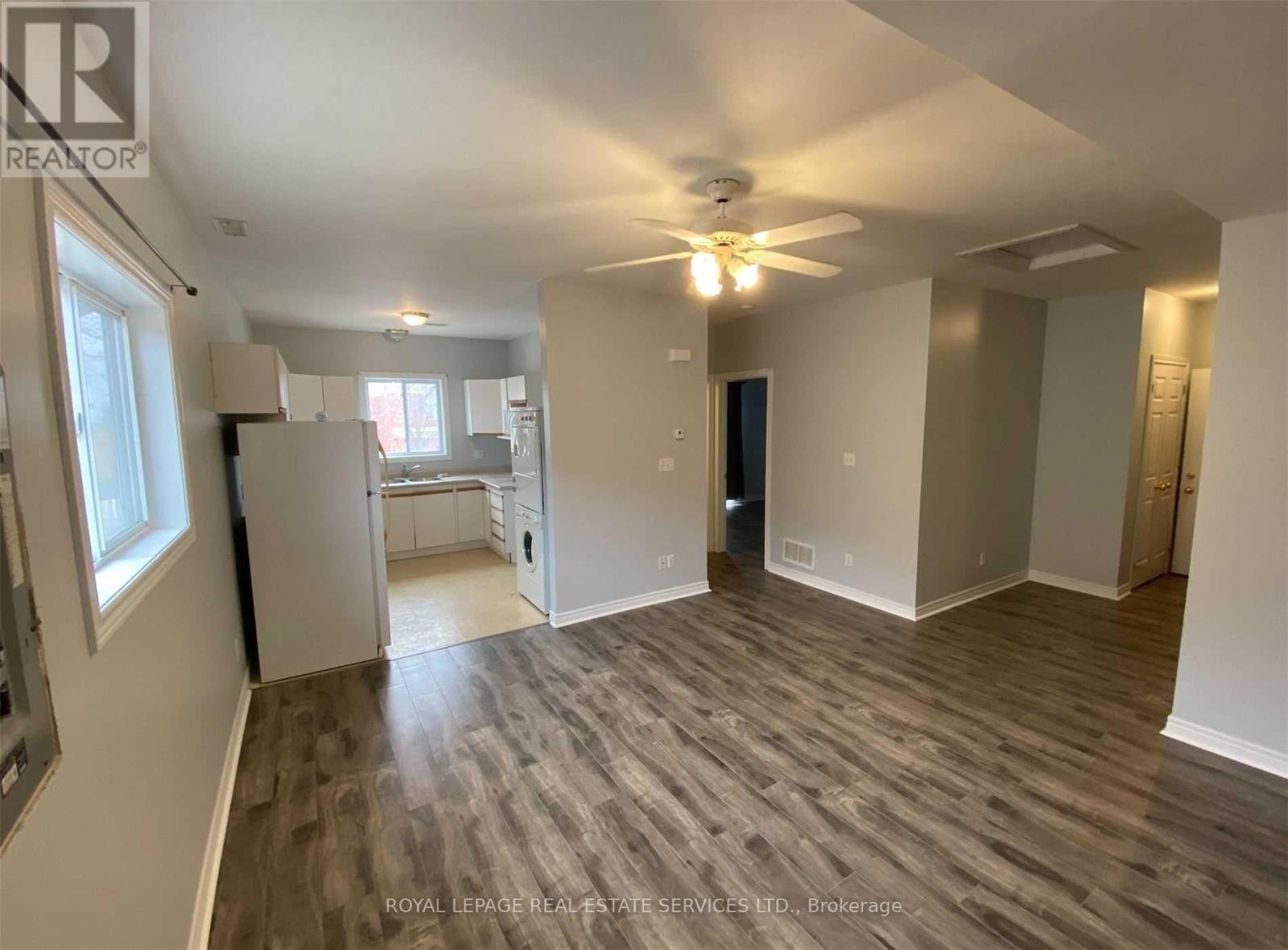 D - 76 Guelph Street, Halton Hills (Georgetown), Ontario  L7G 3Z5 - Photo 3 - W12971346