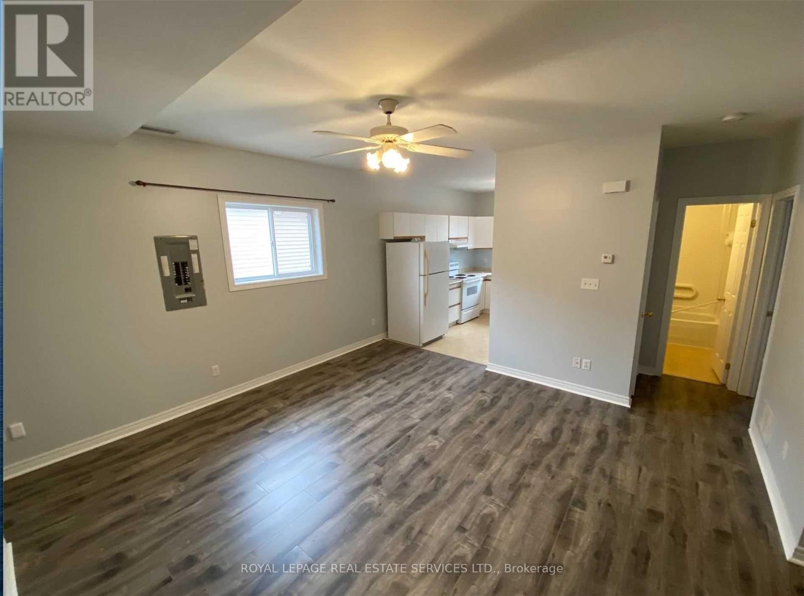 D - 76 Guelph Street, Halton Hills (Georgetown), Ontario  L7G 3Z5 - Photo 4 - W12971346