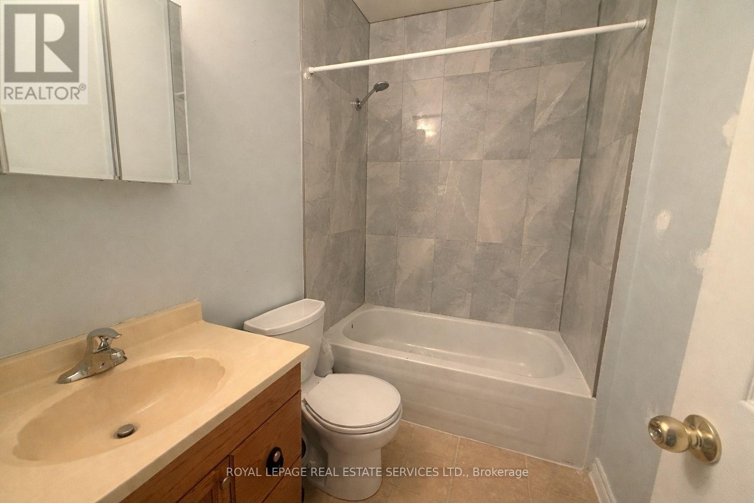 D - 76 Guelph Street, Halton Hills (Georgetown), Ontario  L7G 3Z5 - Photo 7 - W12971346