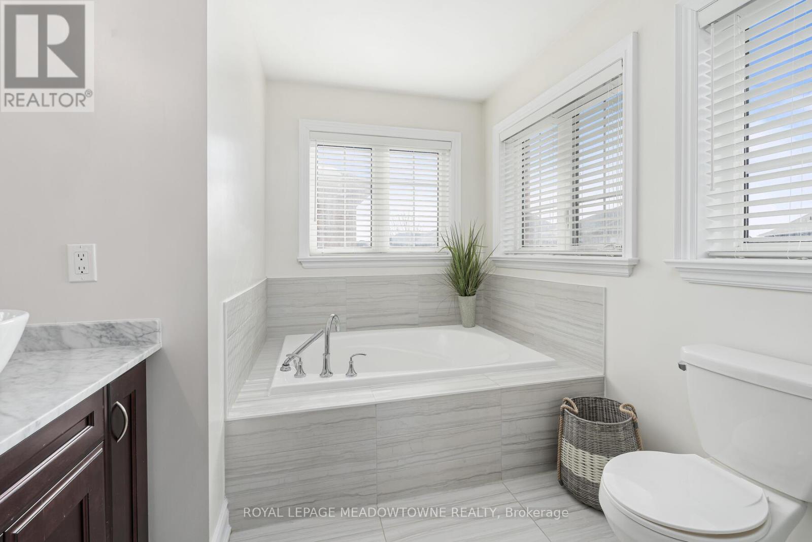 67 Hidden Lake Trail, Halton Hills (Georgetown), Ontario  L7G 0K6 - Photo 29 - W12971528