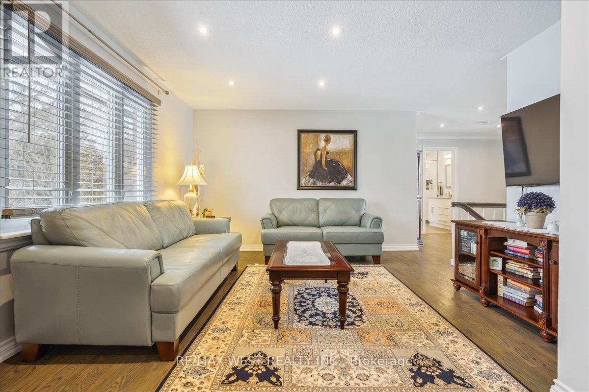 8438 Ninth Line, Halton Hills (Rural Halton Hills), Ontario  L0P 1K0 - Photo 7 - W12972566