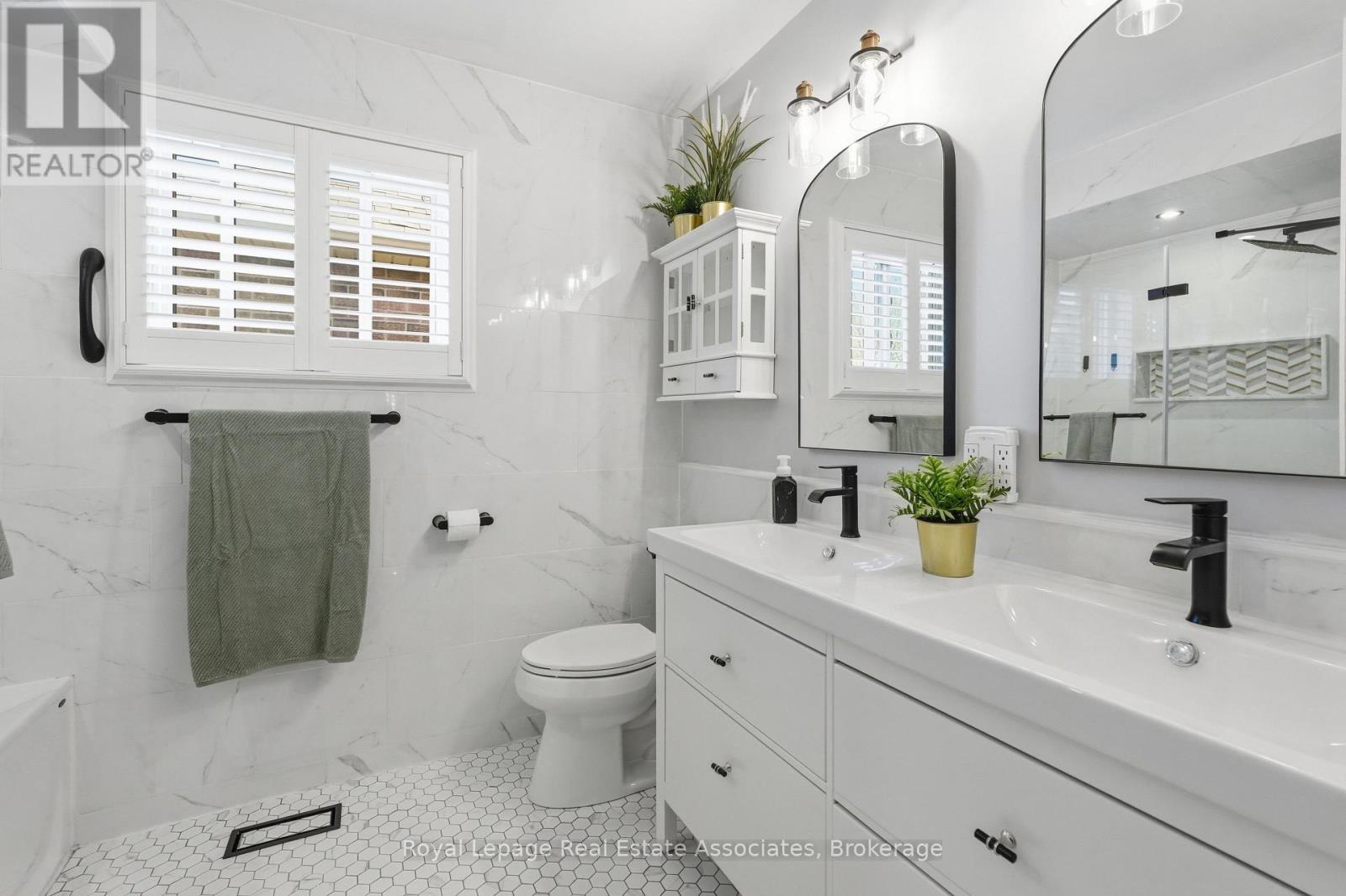 48 Chester Crescent, Halton Hills (Georgetown), Ontario  L7G 5W5 - Photo 32 - W12972914