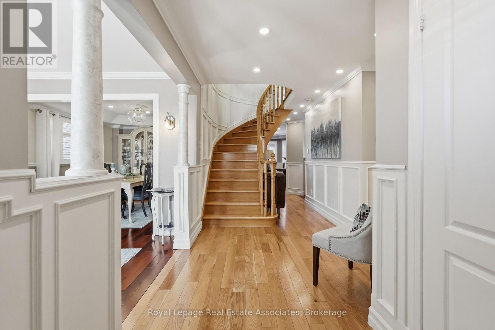 48 Chester Crescent, Halton Hills (Georgetown), Ontario  L7G 5W5 - Photo 4 - W12972914