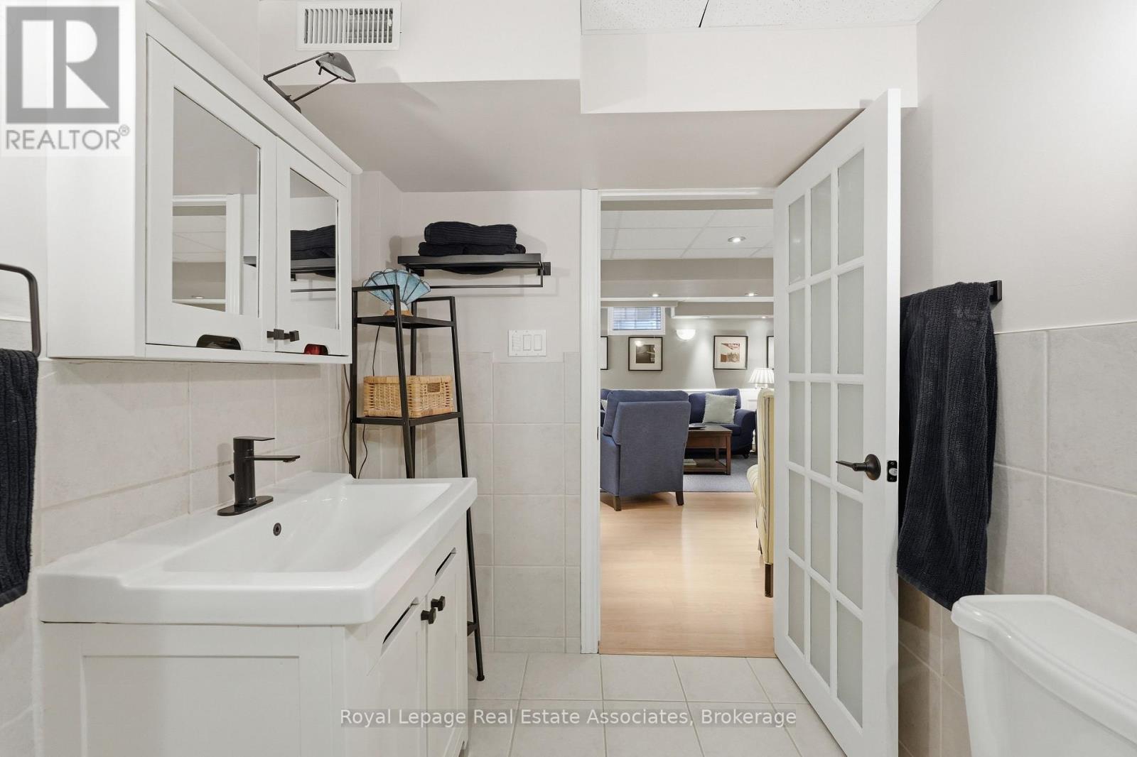 48 Chester Crescent, Halton Hills (Georgetown), Ontario  L7G 5W5 - Photo 43 - W12972914