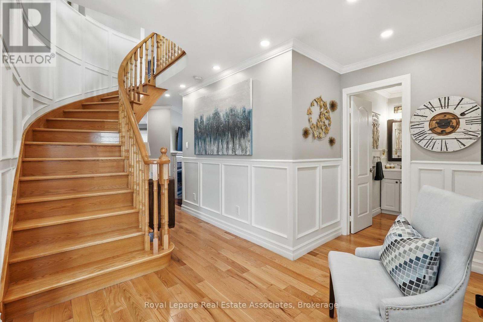 48 Chester Crescent, Halton Hills (Georgetown), Ontario  L7G 5W5 - Photo 5 - W12972914