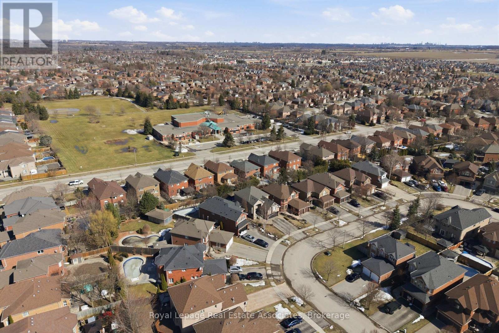 48 Chester Crescent, Halton Hills (Georgetown), Ontario  L7G 5W5 - Photo 50 - W12972914