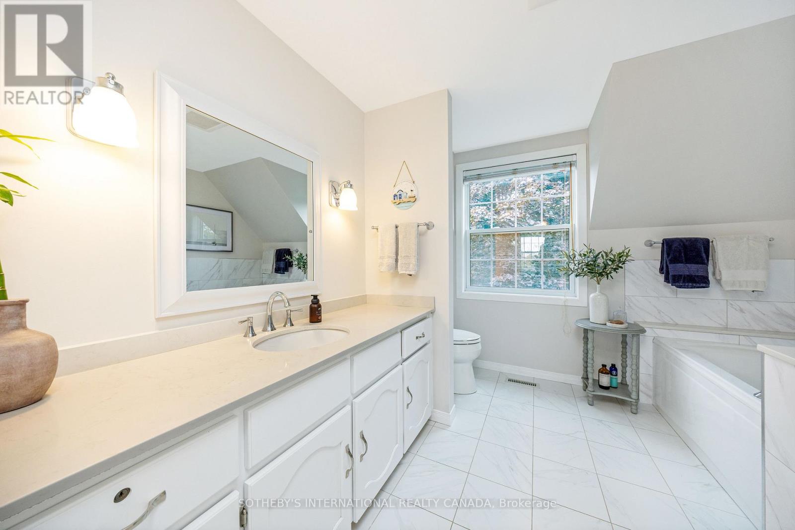 331 Wheelihan Way, Milton (Campbellville), Ontario  L0P 0A1 - Photo 40 - W12974302