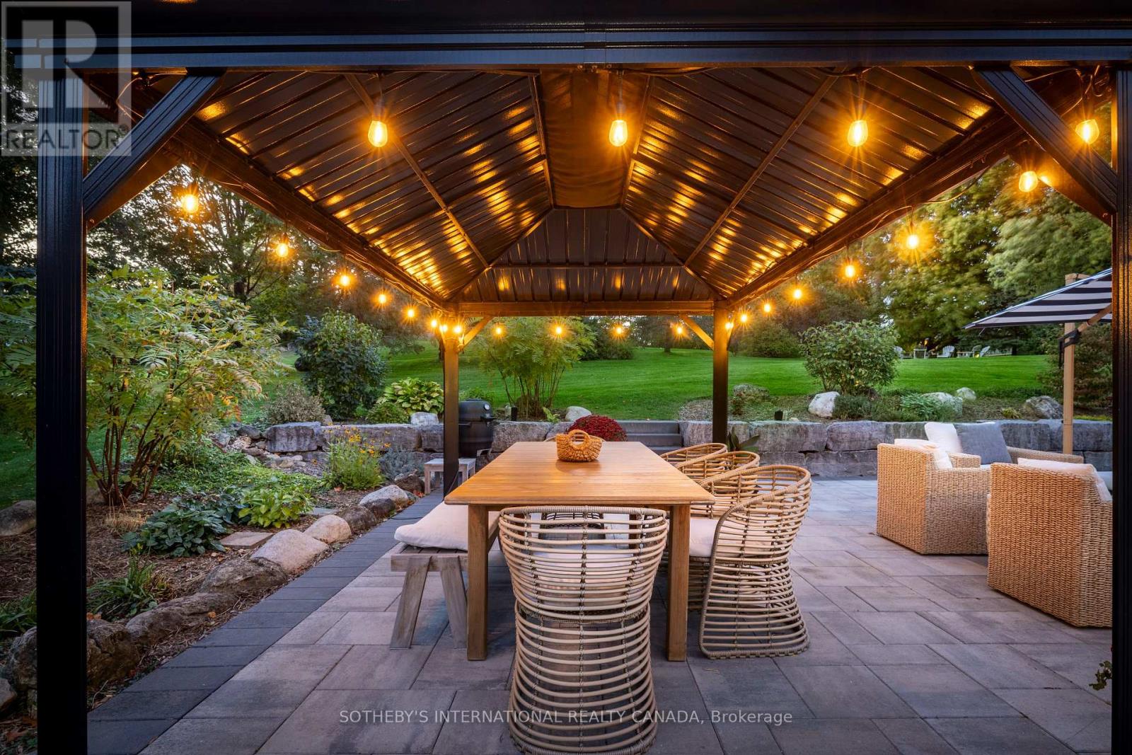 331 Wheelihan Way, Milton (Campbellville), Ontario  L0P 0A1 - Photo 44 - W12974302