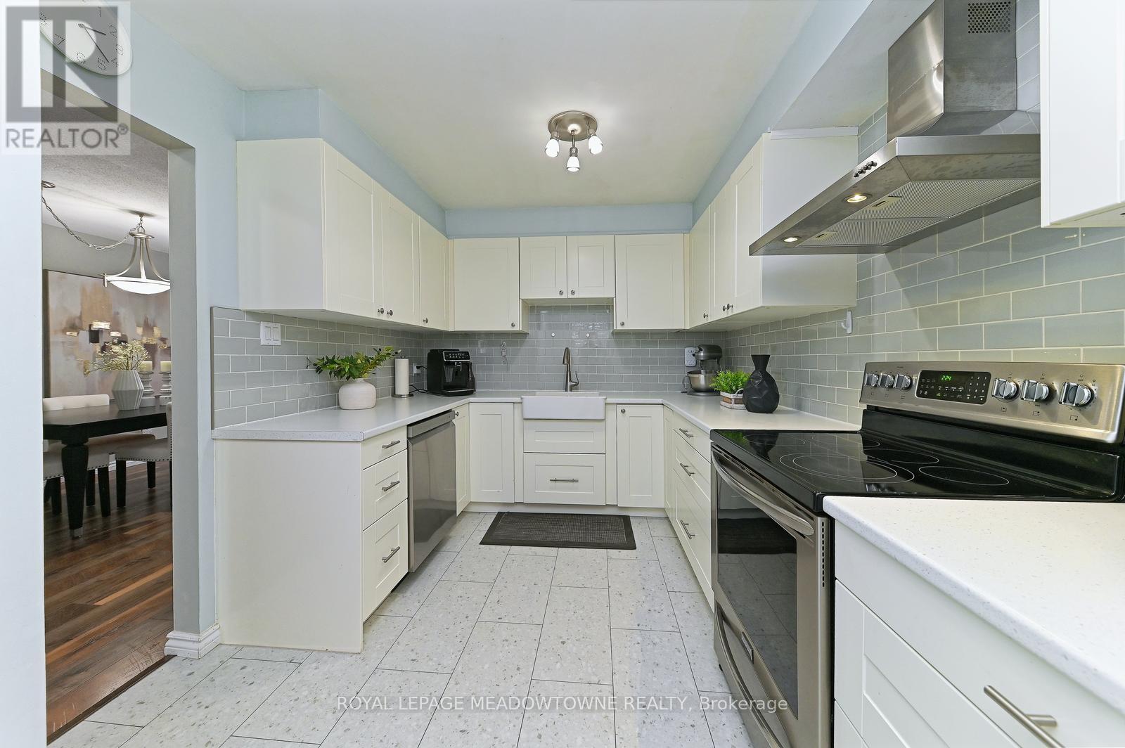 74 - 80 Lynden Circle, Halton Hills (Georgetown), Ontario  L7G 4Y8 - Photo 4 - W12974582