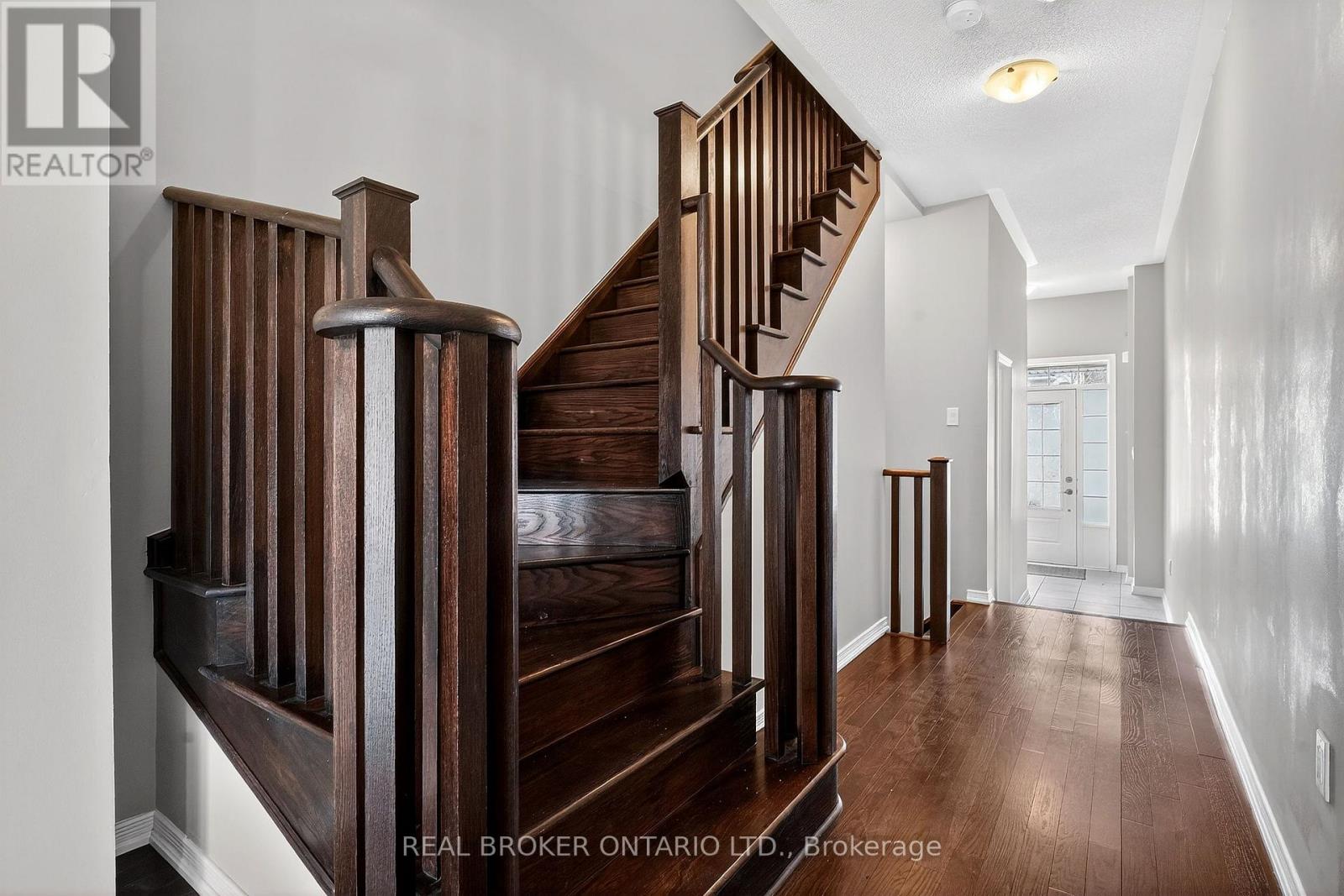 82 Upper Canada Court, Halton Hills (Georgetown), Ontario  L7G 0L2 - Photo 12 - W12975940