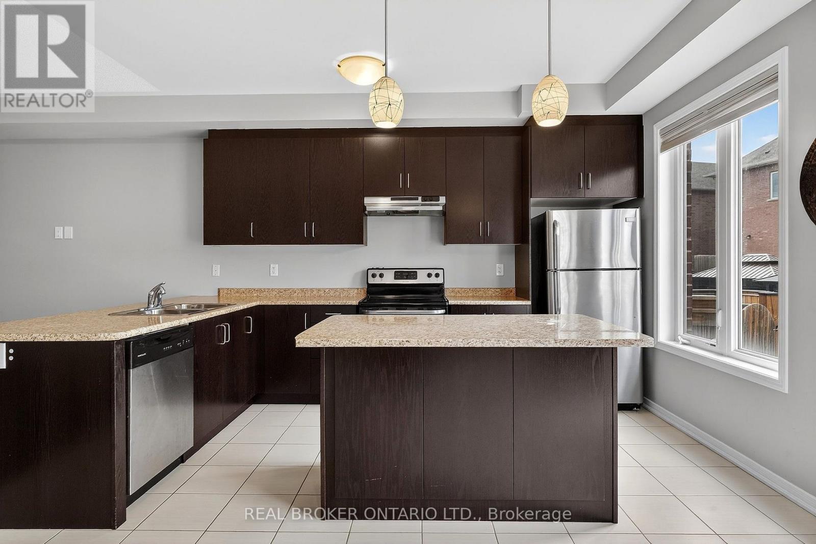 82 Upper Canada Court, Halton Hills (Georgetown), Ontario  L7G 0L2 - Photo 7 - W12975940