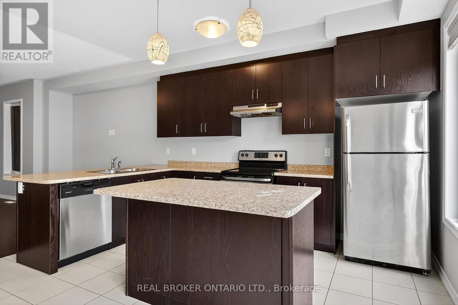 82 Upper Canada Court, Halton Hills (Georgetown), Ontario  L7G 0L2 - Photo 9 - W12975940