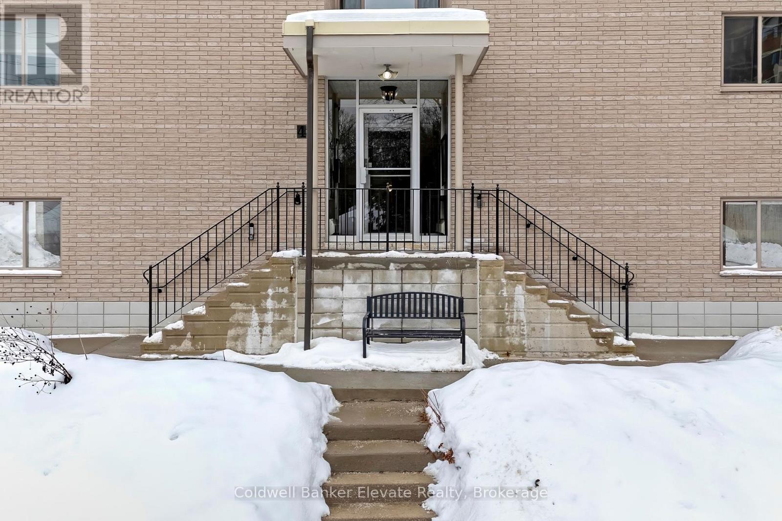 402 - 49 Park Avenue, Halton Hills (Georgetown), Ontario  L7G 3H9 - Photo 3 - W12976400