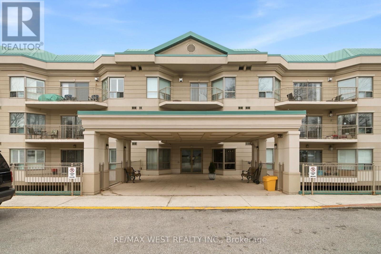 407 - 24 Chapel Street, Halton Hills (Georgetown), Ontario  L7G 6A7 - Photo 1 - W12977654