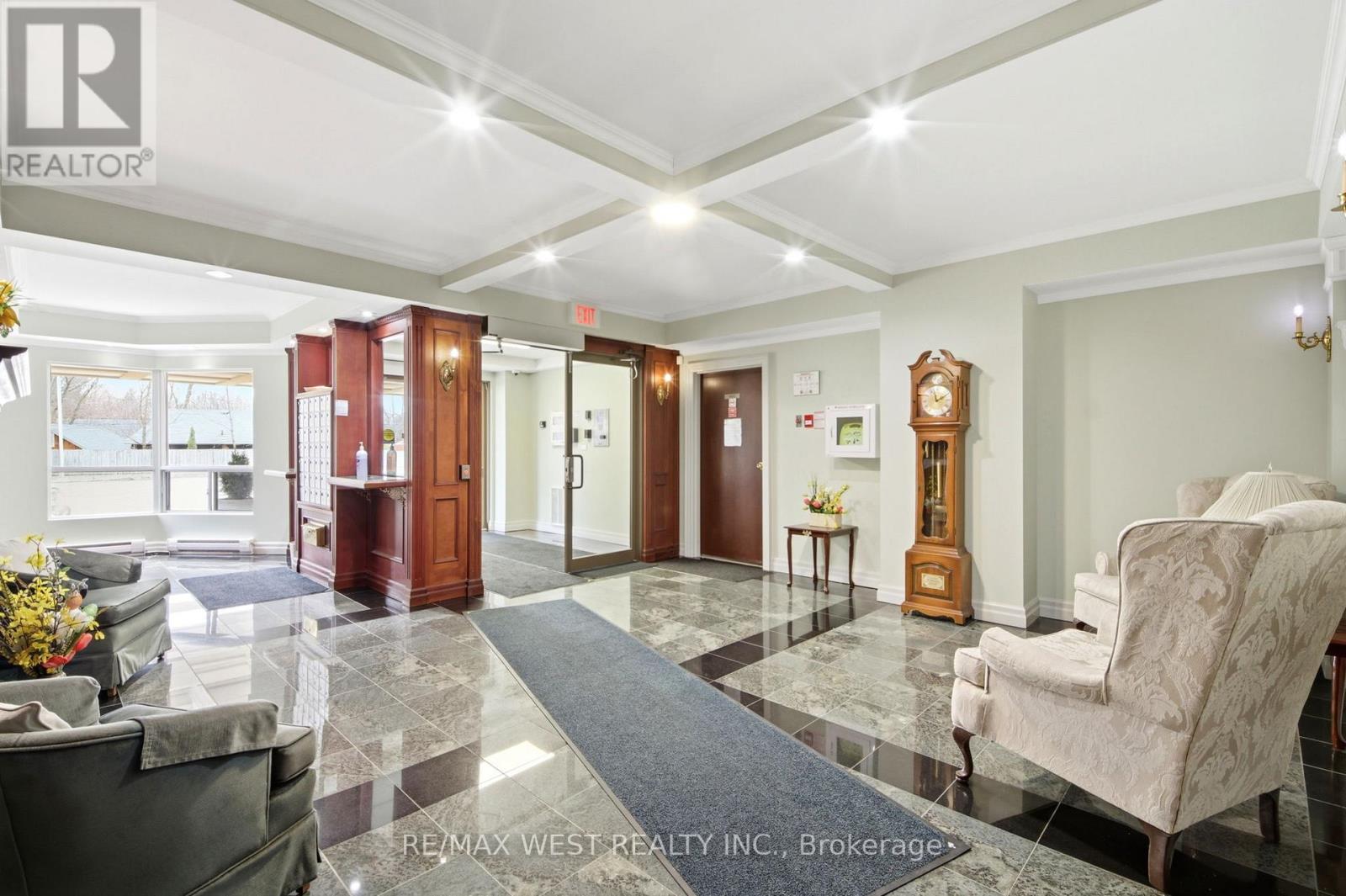 407 - 24 Chapel Street, Halton Hills (Georgetown), Ontario  L7G 6A7 - Photo 2 - W12977654