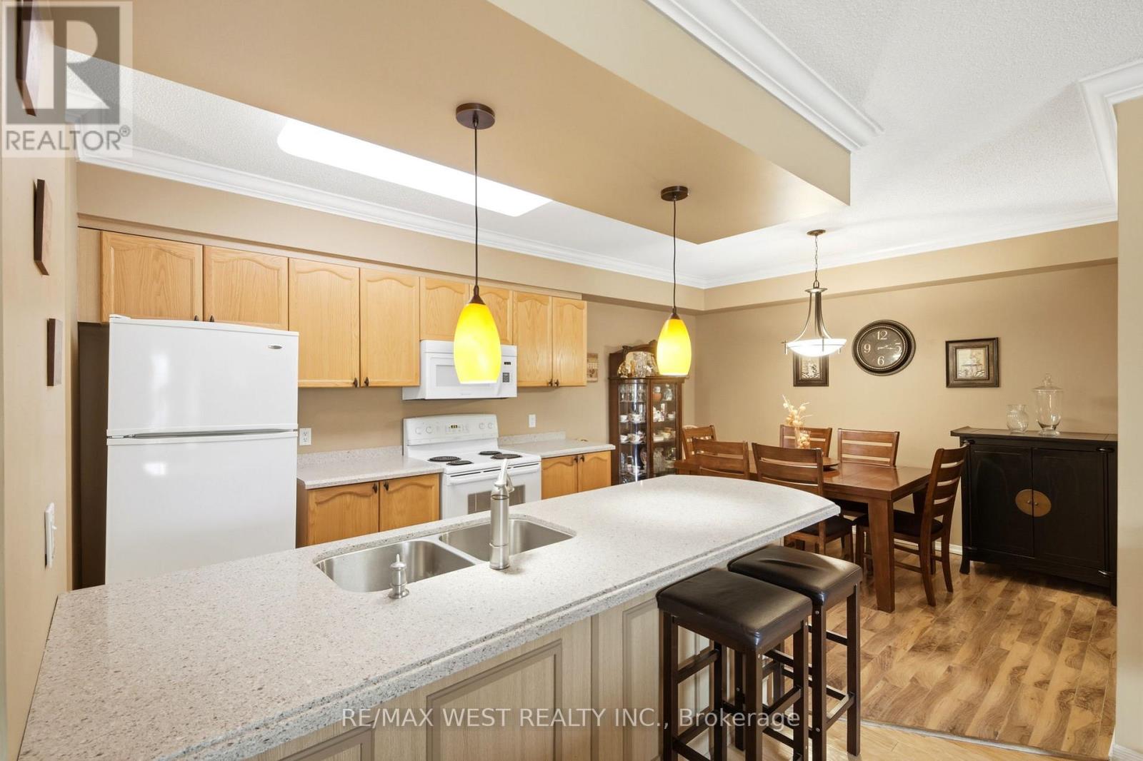 407 - 24 Chapel Street, Halton Hills (Georgetown), Ontario  L7G 6A7 - Photo 4 - W12977654