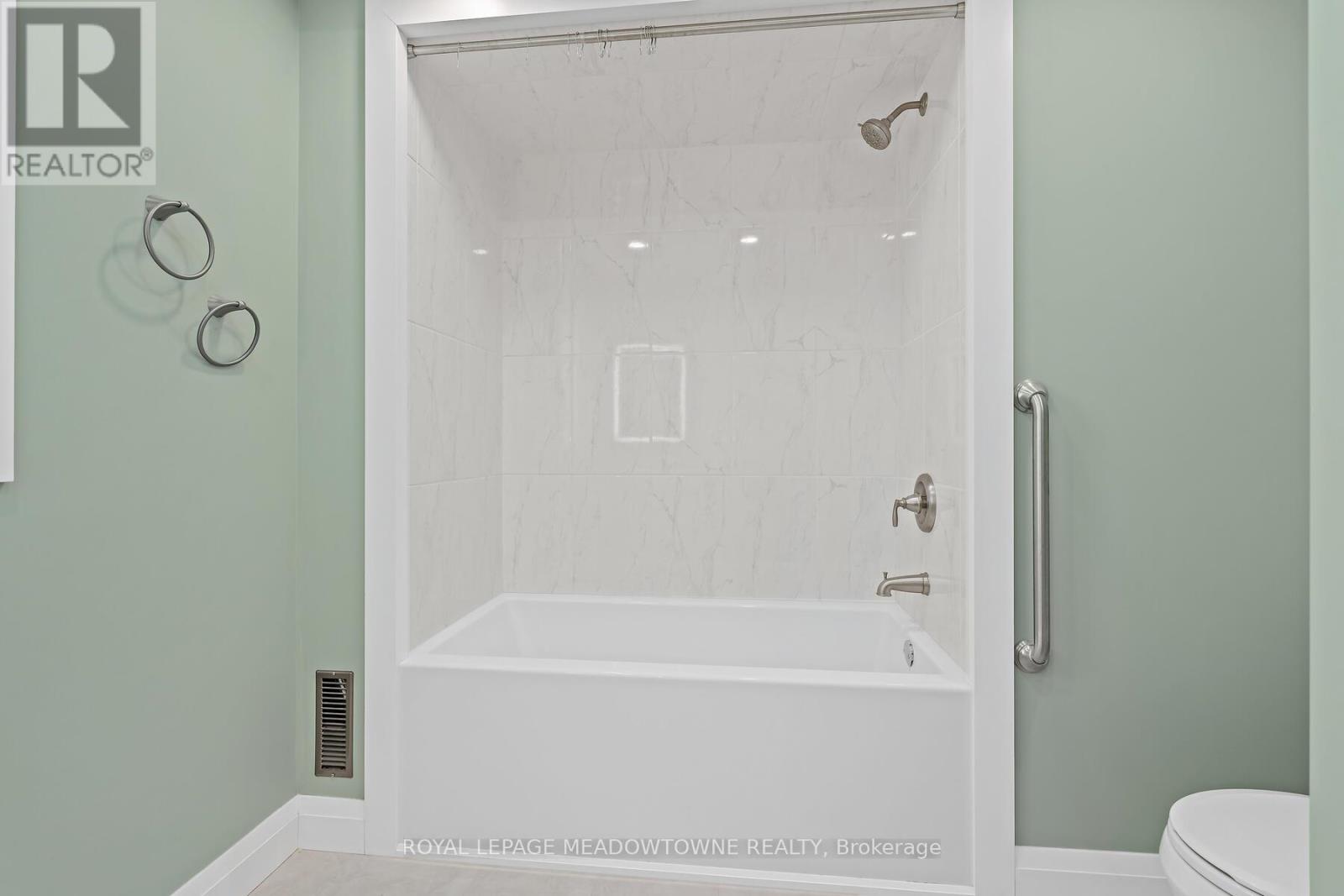 3 Bard Lane, Halton Hills (Georgetown), Ontario  L7G 2M6 - Photo 15 - W12979178