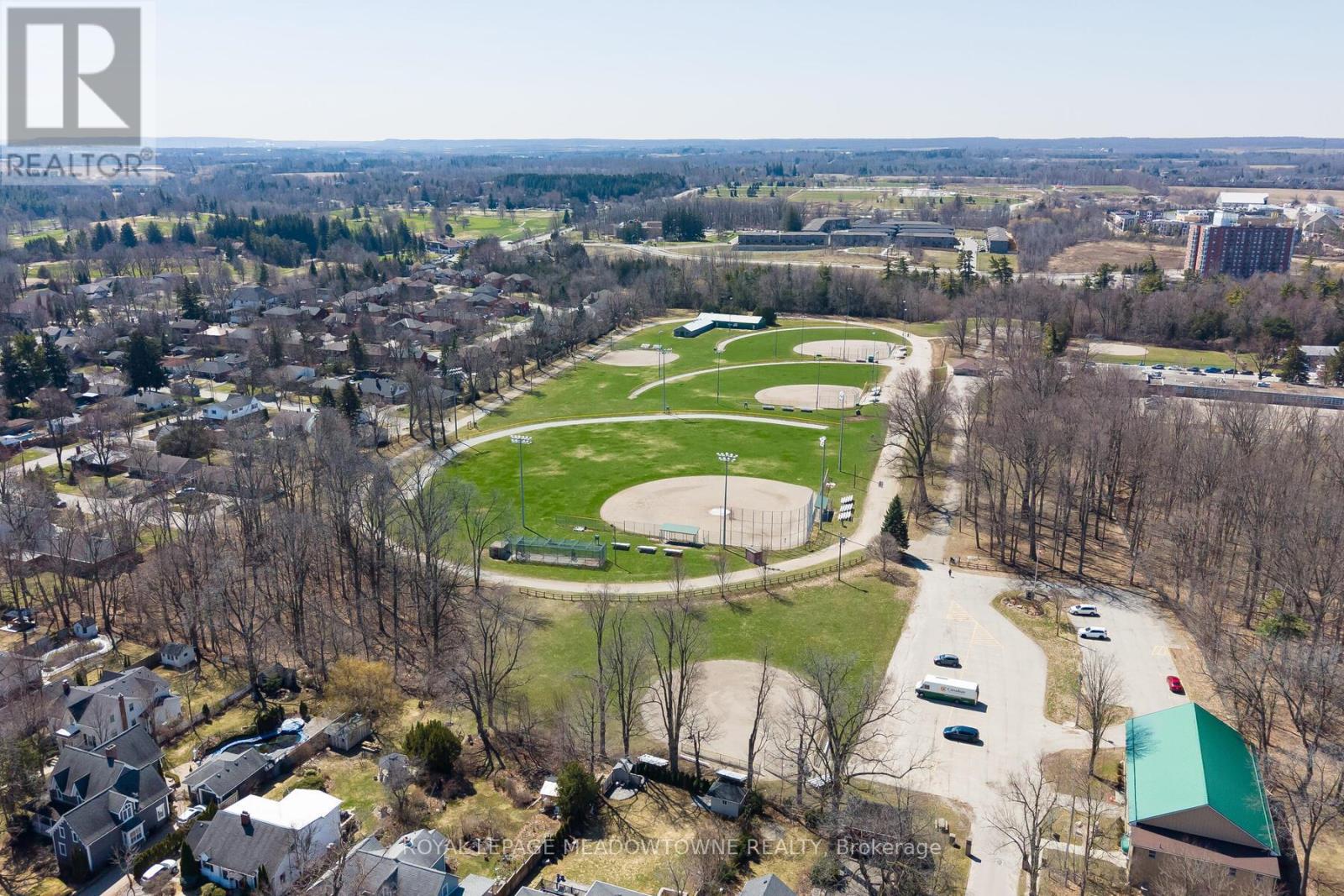 3 Bard Lane, Halton Hills (Georgetown), Ontario  L7G 2M6 - Photo 33 - W12979178