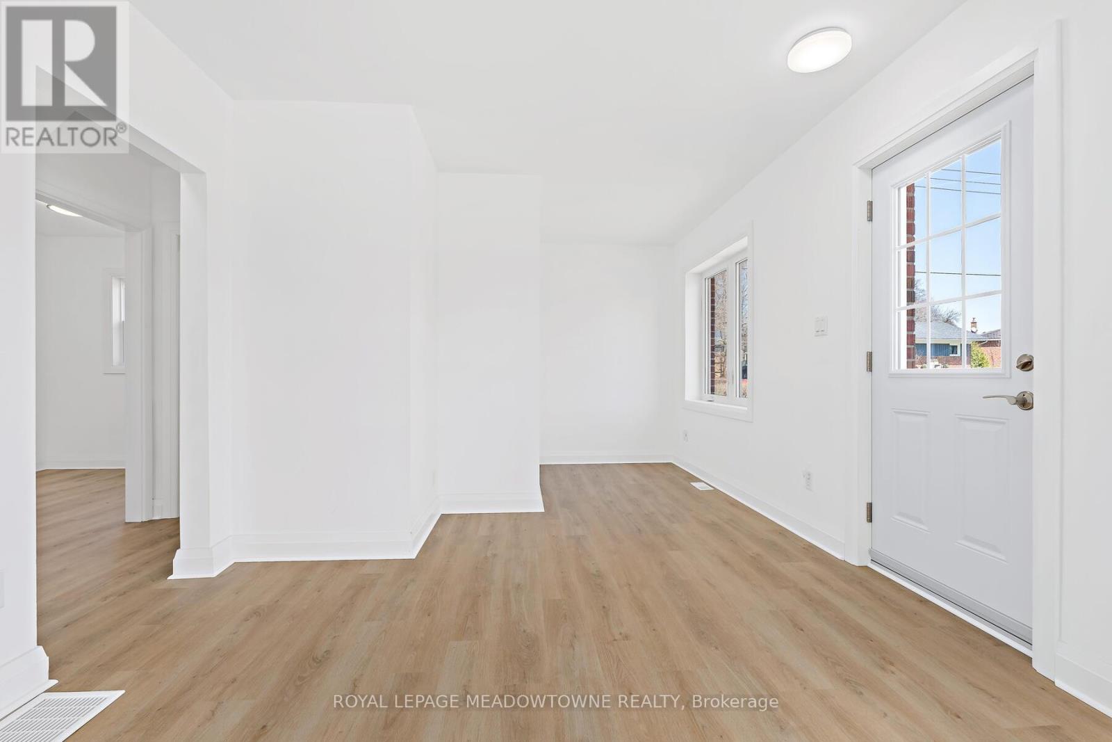 3 Bard Lane, Halton Hills (Georgetown), Ontario  L7G 2M6 - Photo 8 - W12979178