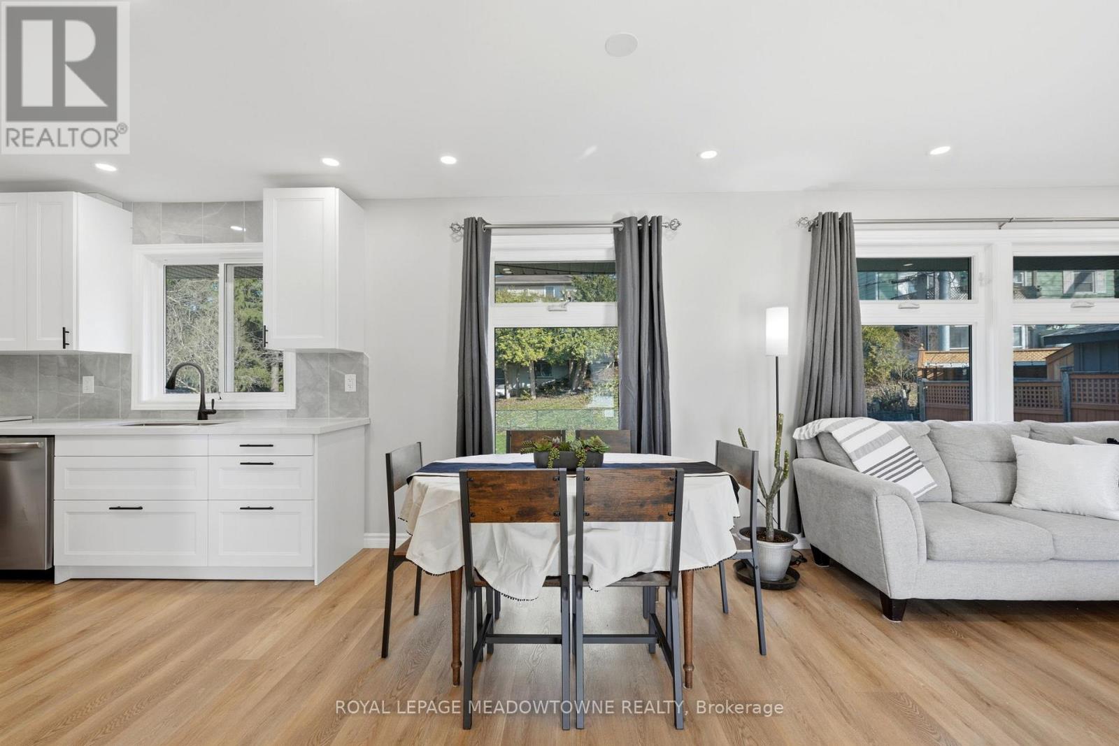 73 Elizabeth Drive, Halton Hills (Ac Acton), Ontario  L7J 1B4 - Photo 10 - W12980990