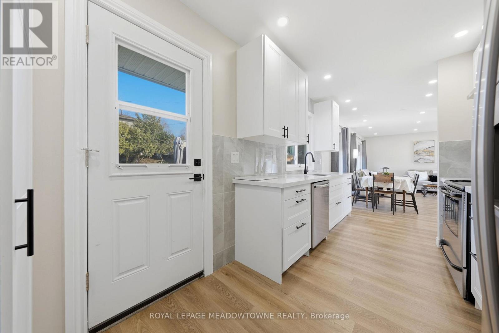 73 Elizabeth Drive, Halton Hills (Ac Acton), Ontario  L7J 1B4 - Photo 14 - W12980990