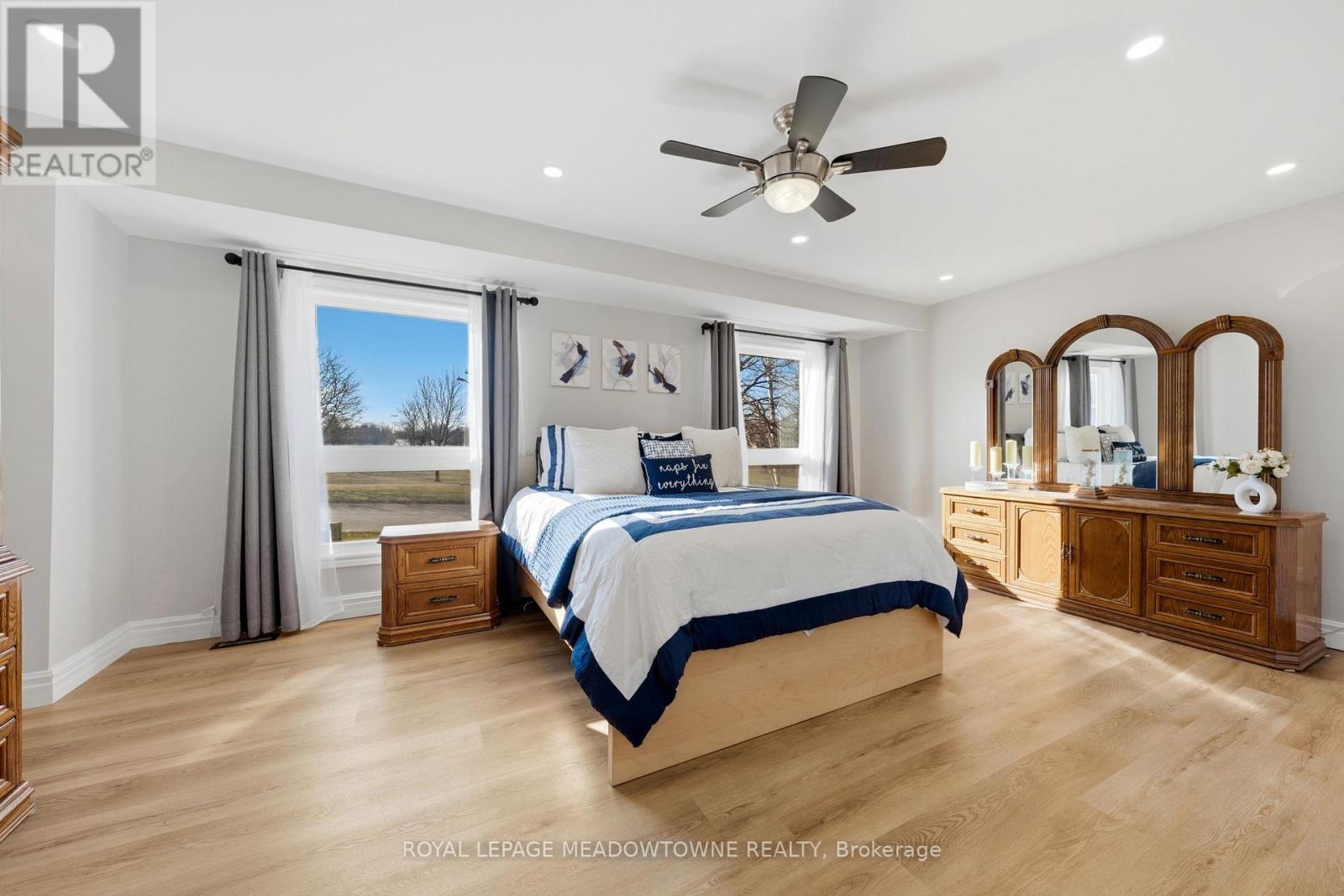 73 Elizabeth Drive, Halton Hills (Ac Acton), Ontario  L7J 1B4 - Photo 16 - W12980990