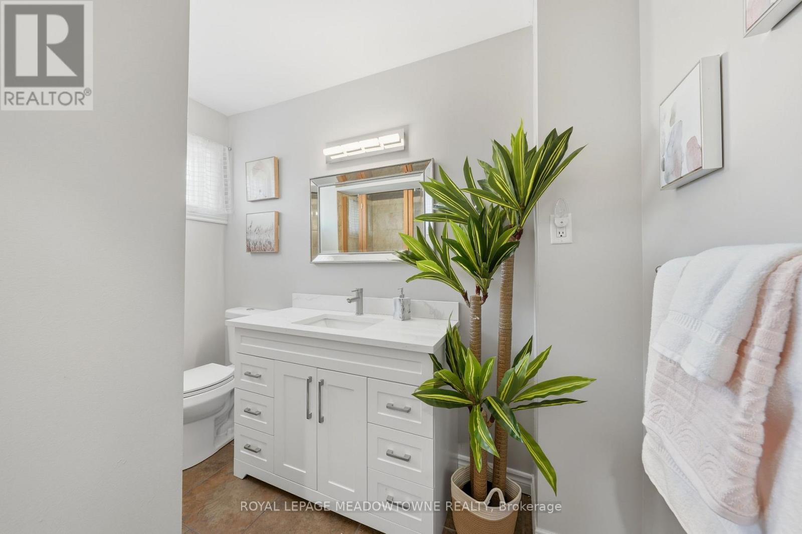 73 Elizabeth Drive, Halton Hills (Ac Acton), Ontario  L7J 1B4 - Photo 18 - W12980990