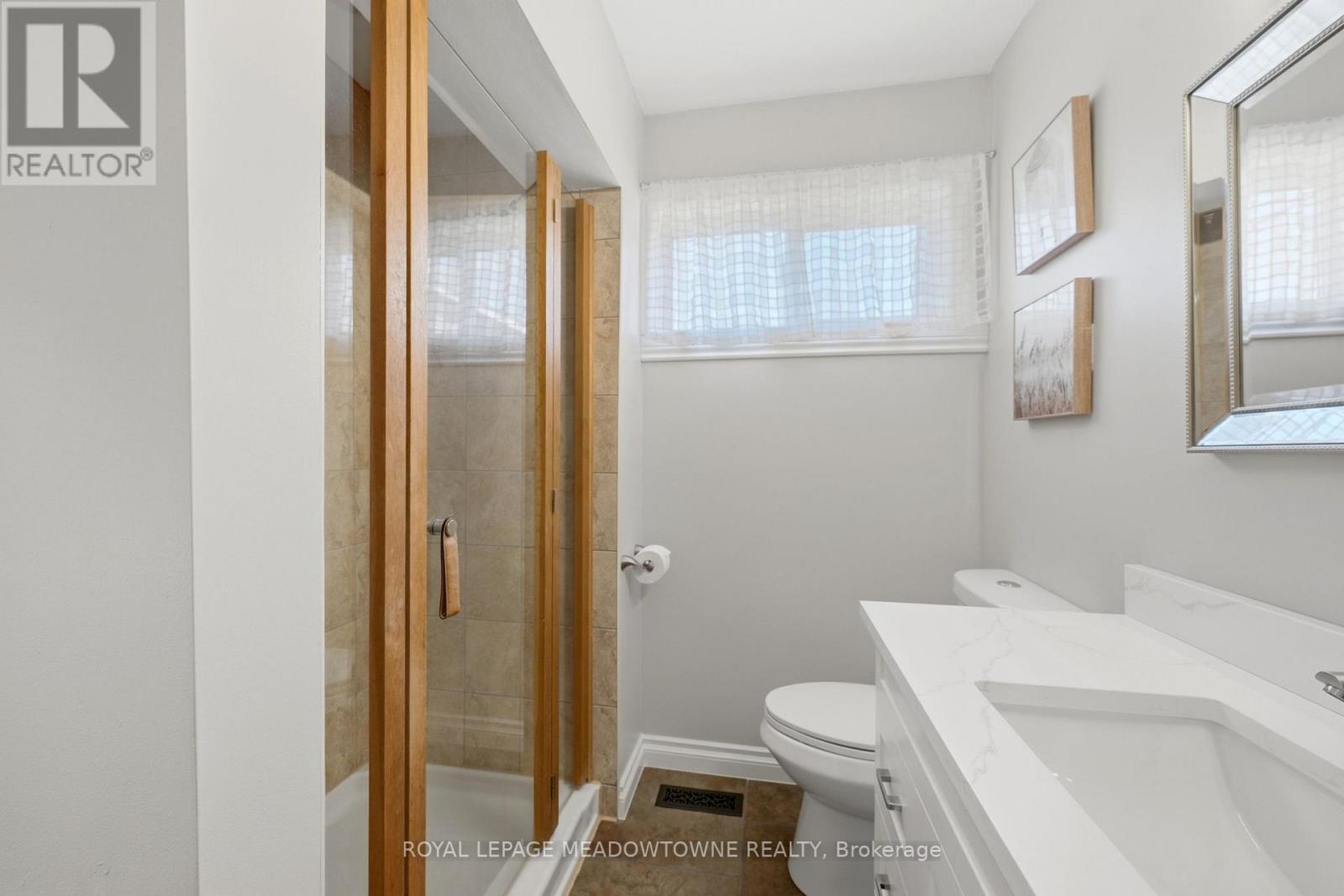 73 Elizabeth Drive, Halton Hills (Ac Acton), Ontario  L7J 1B4 - Photo 19 - W12980990